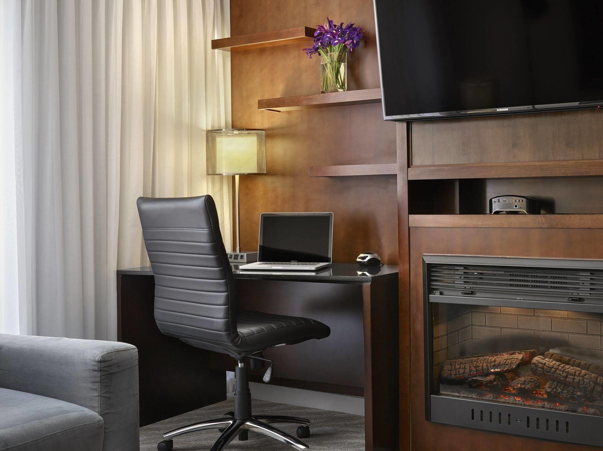 Matrix Hotel Edmonton Eksteriør bilde